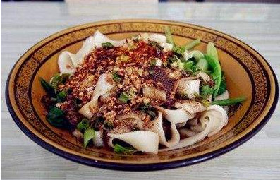 油潑面怎么做好吃？陜西油潑面的正宗做法