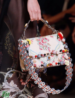 fendi kan i多少錢(qián)？芬迪kan i包包國(guó)內(nèi)專柜價(jià)格