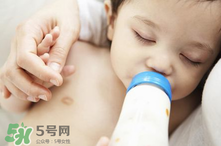 奶粉斷貨可以用別的奶代替一天嗎？奶粉斷貨注意事項