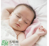 寶寶睡覺突然大哭是什么原因？寶寶睡覺大哭正常嗎？