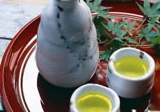 竹葉青酒不能和什么一起吃？喝竹葉青酒要注意什么？
