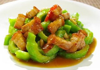 苦瓜炒肉怎么炒不苦？苦瓜炒肉怎么做才不苦？