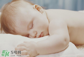 寶寶需要枕頭嗎？寶寶多大可以用枕頭？