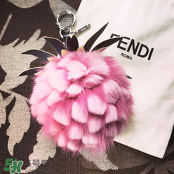 fendi小菠蘿毛球掛件多少錢？芬迪菠蘿毛球價(jià)格