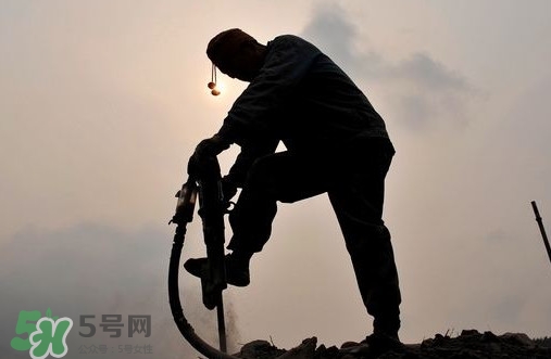 矽肺病和塵肺病哪個比較嚴重？矽肺病與塵肺病的區(qū)別