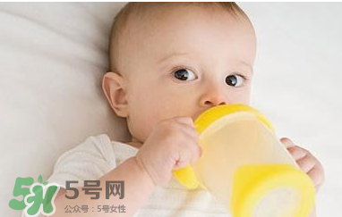 母乳寶寶要比喂奶粉的寶寶體質(zhì)好嗎 母乳比奶粉營養(yǎng)嗎？
