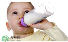 母乳寶寶要比喂奶粉的寶寶體質(zhì)好嗎 母乳比奶粉營養(yǎng)嗎？