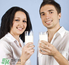 脫脂奶粉什么時候喝最好？脫脂奶粉什么時候喝？