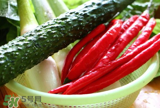 辣椒和黃瓜能一起吃嗎？黃瓜和辣椒一起吃好嗎？