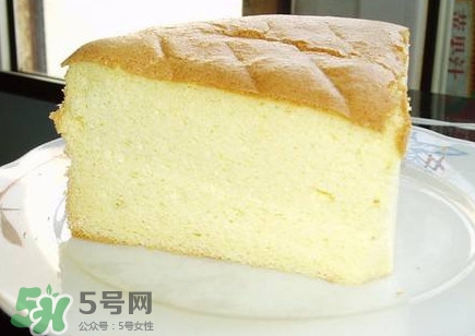 戚風(fēng)蛋糕怎么做才松軟？戚風(fēng)蛋糕怎么切開