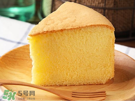 戚風(fēng)蛋糕怎么做才松軟？戚風(fēng)蛋糕怎么切開