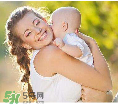 孕婦洗頭可以用護發(fā)素嗎？孕婦洗頭要不要用護發(fā)素？