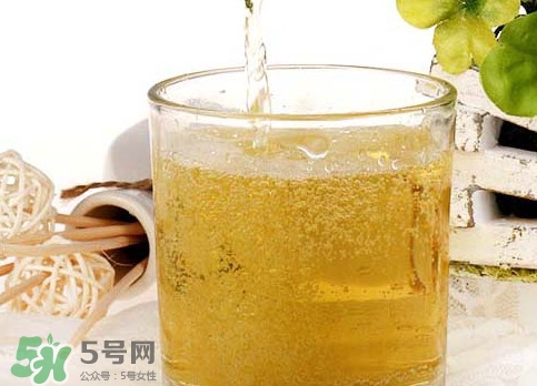 菠蘿啤是碳酸飲料嗎？菠蘿啤不能和什么一起吃？