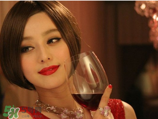 藍(lán)莓酒和葡萄酒哪個(gè)好？藍(lán)莓酒好還是葡萄酒好？
