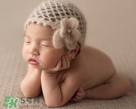 母乳喂養(yǎng)會胸下垂嗎？母乳喂養(yǎng)胸部下垂怎么辦？