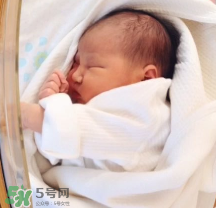 新生兒能用母乳洗臉嗎？新生兒能用母乳擦臉嗎？