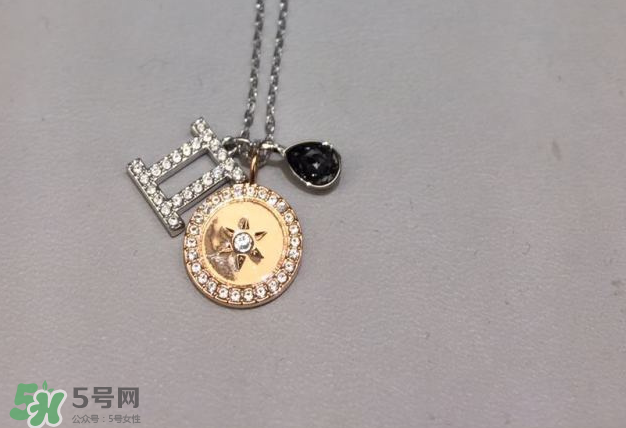 施華洛世奇星座項(xiàng)鏈?zhǔn)鞘裁床馁|(zhì)？施華洛世奇星座項(xiàng)鏈材質(zhì)介紹