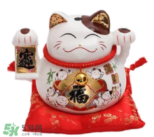 招財(cái)貓有什么講究？招財(cái)貓左手招什么右手招什么？