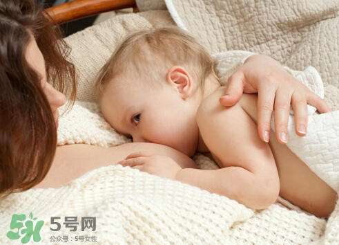 母乳喂養(yǎng)會胸下垂嗎？母乳喂養(yǎng)胸部下垂怎么辦？