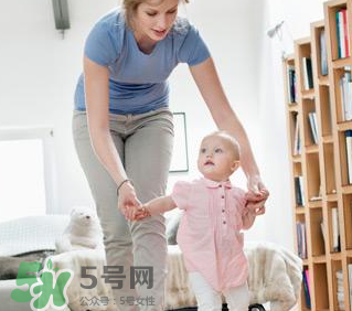 怎么糾正寶寶內(nèi)八字腳？寶寶八字腳幾歲前可以糾正？