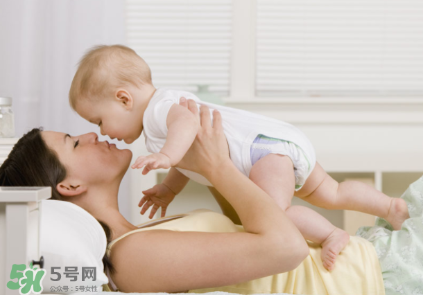 寶寶發(fā)燒可以擦清涼油嗎？寶寶發(fā)燒擦清涼油有副作用嗎？