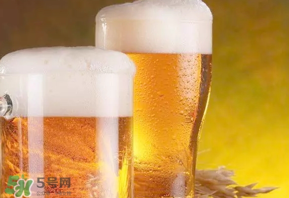 啤酒打開了隔夜還能喝嗎？喝隔夜的啤酒有什么危害？