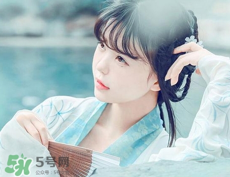 女生說下雨了怎么回復?女生說下雨了什么意思?