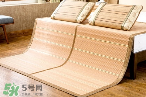 夏天擦涼席用熱水還是用冷水？涼席來年用時注意什么