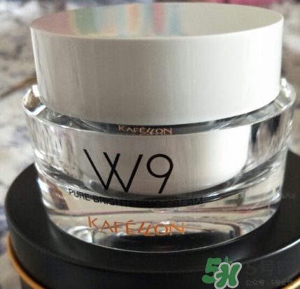 凱芙蘭素顏霜怎么用？凱芙蘭w9素顏霜使用方法