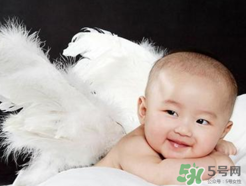 新生兒吃母乳拉稀是怎么回事？新生兒吃母乳拉稀怎么辦？