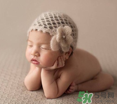新生兒吃母乳會撐到嗎？新生兒吃母乳會吃撐嗎？
