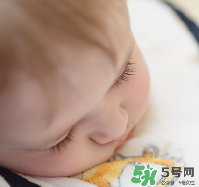 磨牙餅干幾個(gè)月寶寶能吃？磨牙餅干幾個(gè)月吃？