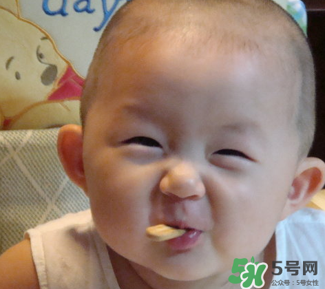 磨牙餅干幾個(gè)月寶寶能吃？磨牙餅干幾個(gè)月吃？