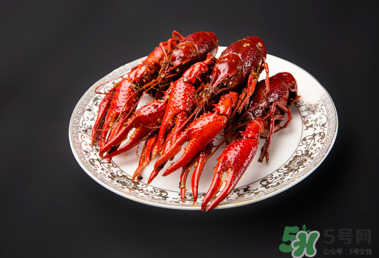 做麻辣小龍蝦放什么調(diào)料？麻辣小龍蝦可以放什么菜？