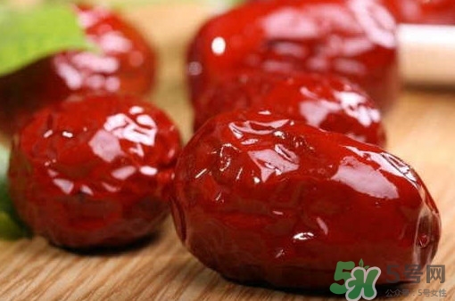 黑枸杞可以和紅棗一起泡嗎？紅棗能和黑枸杞一起吃嗎