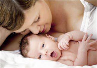 新生兒吃母乳拉稀是怎么回事？新生兒吃母乳拉稀怎么辦？