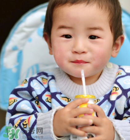 兒童能喝老年人奶粉嗎？老年人奶粉小孩能不能喝？