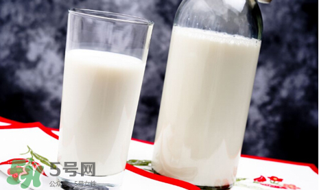 嬰兒奶粉老人能喝嗎？老人能不能喝嬰兒奶粉？