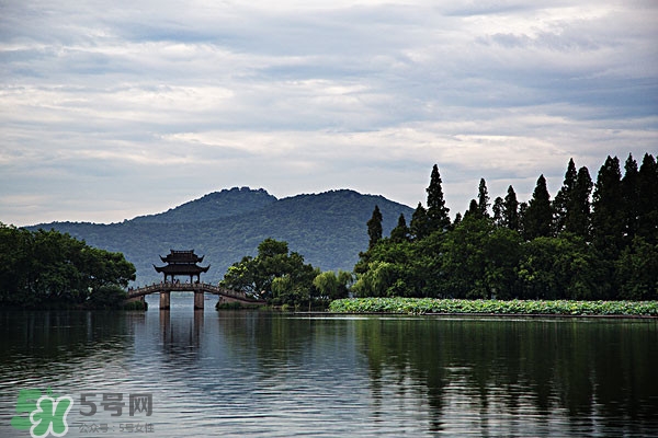 8月份去杭州穿什么？八月份去杭州穿什么衣服