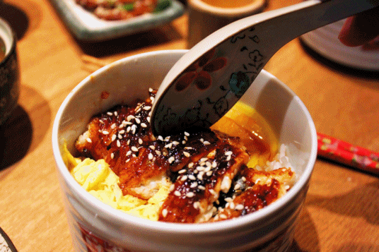 鰻魚飯好吃嗎？鰻魚飯有刺嗎？