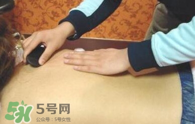刮痧出現(xiàn)黑紫說明什么？感冒刮痧刮哪個部位