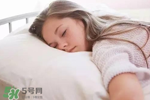 晚上睡覺趴著睡好嗎？晚上趴著睡覺有什么壞處