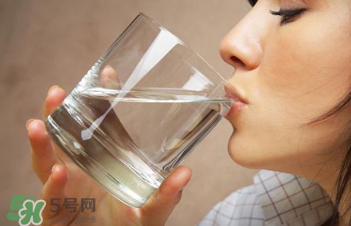 入伏喝什么水好？入伏喝熱水還是冷水？