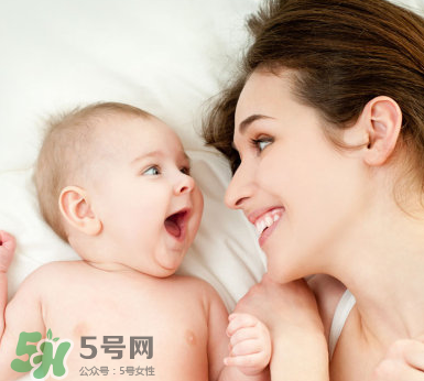 寶寶吐奶和哭有關(guān)系嗎？寶寶哭會引起吐奶嗎？