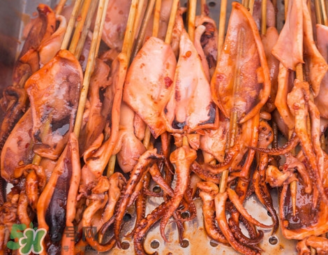 鐵板魷魚(yú)一串成本多少？魷魚(yú)怎么做好吃