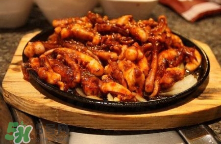鐵板魷魚(yú)怎么做好吃？鐵板魷魚(yú)使用了什么香料