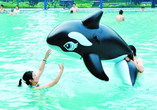 三伏天可以游泳嗎？三伏天游泳會(huì)有濕氣嗎？