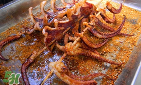 鐵板魷魚(yú)怎么做好吃？鐵板魷魚(yú)使用了什么香料
