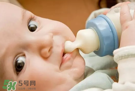 如何戒夜奶寶寶不痛苦？寶寶如何戒夜奶？