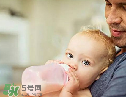戒夜奶的最佳時(shí)間 幾個(gè)月戒夜奶最好？